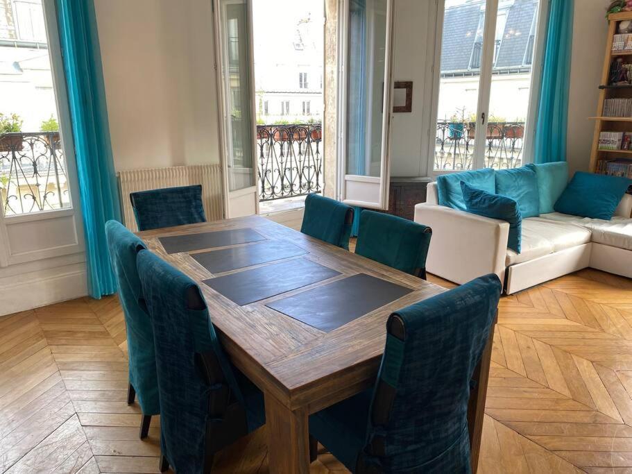 Tres Lumineux Appartement Parijs